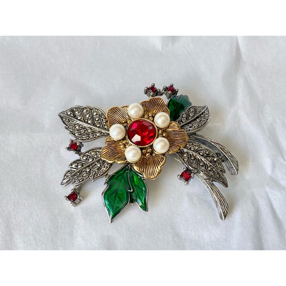 Stunning Avon Red Rhinestone Enamel Flower Brooch Marcasite Pearl Red Green Gold - Picture 6 of 6